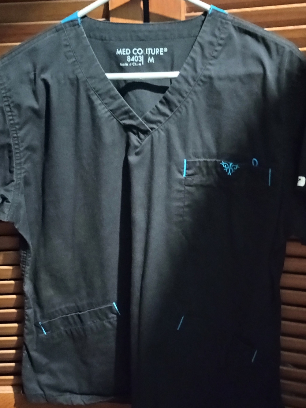 Med Couture Men's Black V-Neck Scrub Top - M